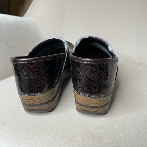 Dansko Filigree Floral Brown Leather Patent Comfort Clog Shoes Sz 38 US 7.5-8 - Picture 3 of 4